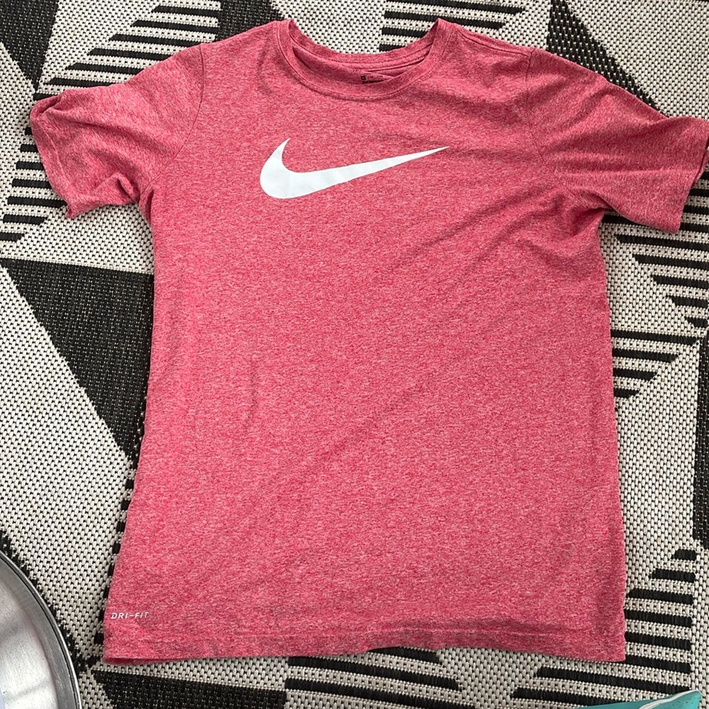 Light red Nike Tee (youth XL) boys